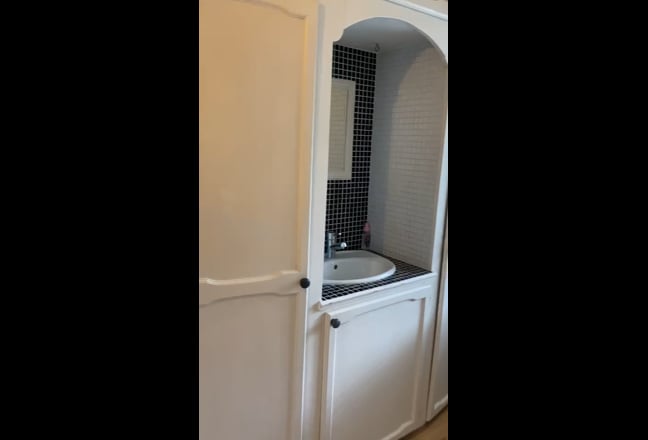 Large Double Room in a Cozy Family Home Main Photo