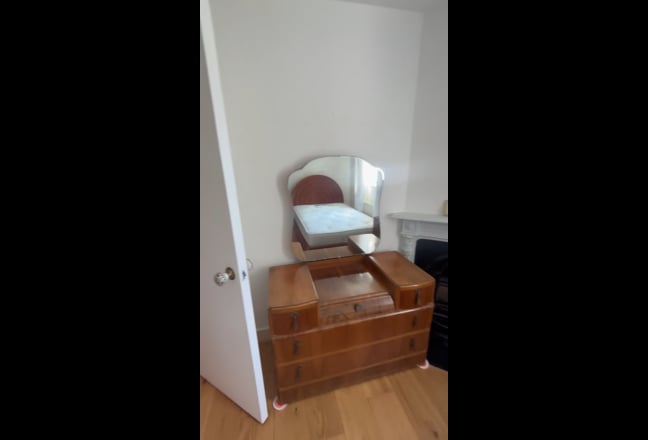 Room in 2 bed 1 bath flat in Highgate! Main Photo