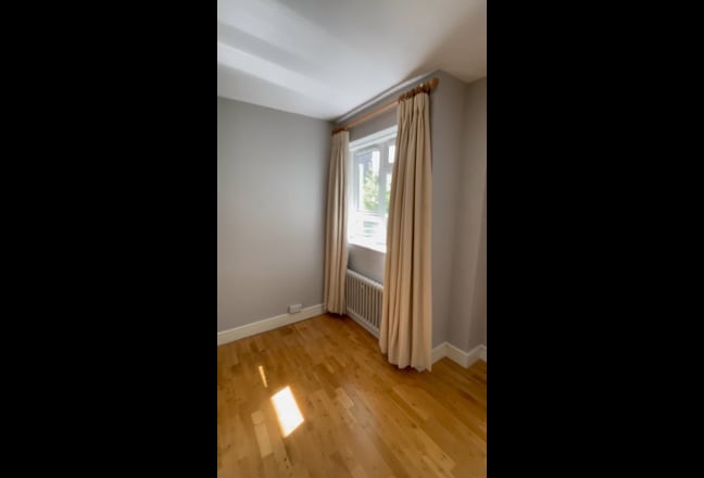 Large sunny double room Belgravia Victoria  Main Photo