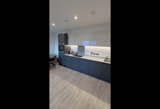 Spacious Double w/ Private En Suite, Wharf Views Main Photo