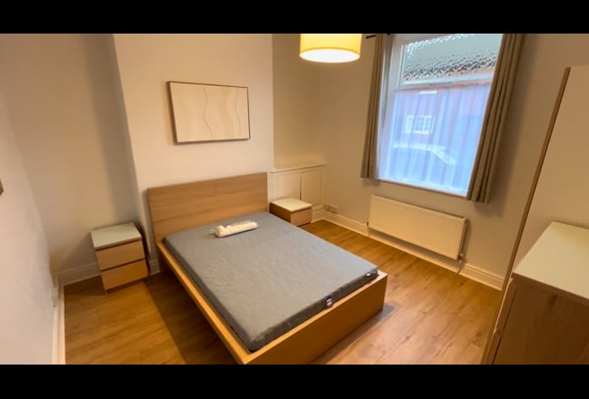 Large double room, fully furnished, bills included Main Photo