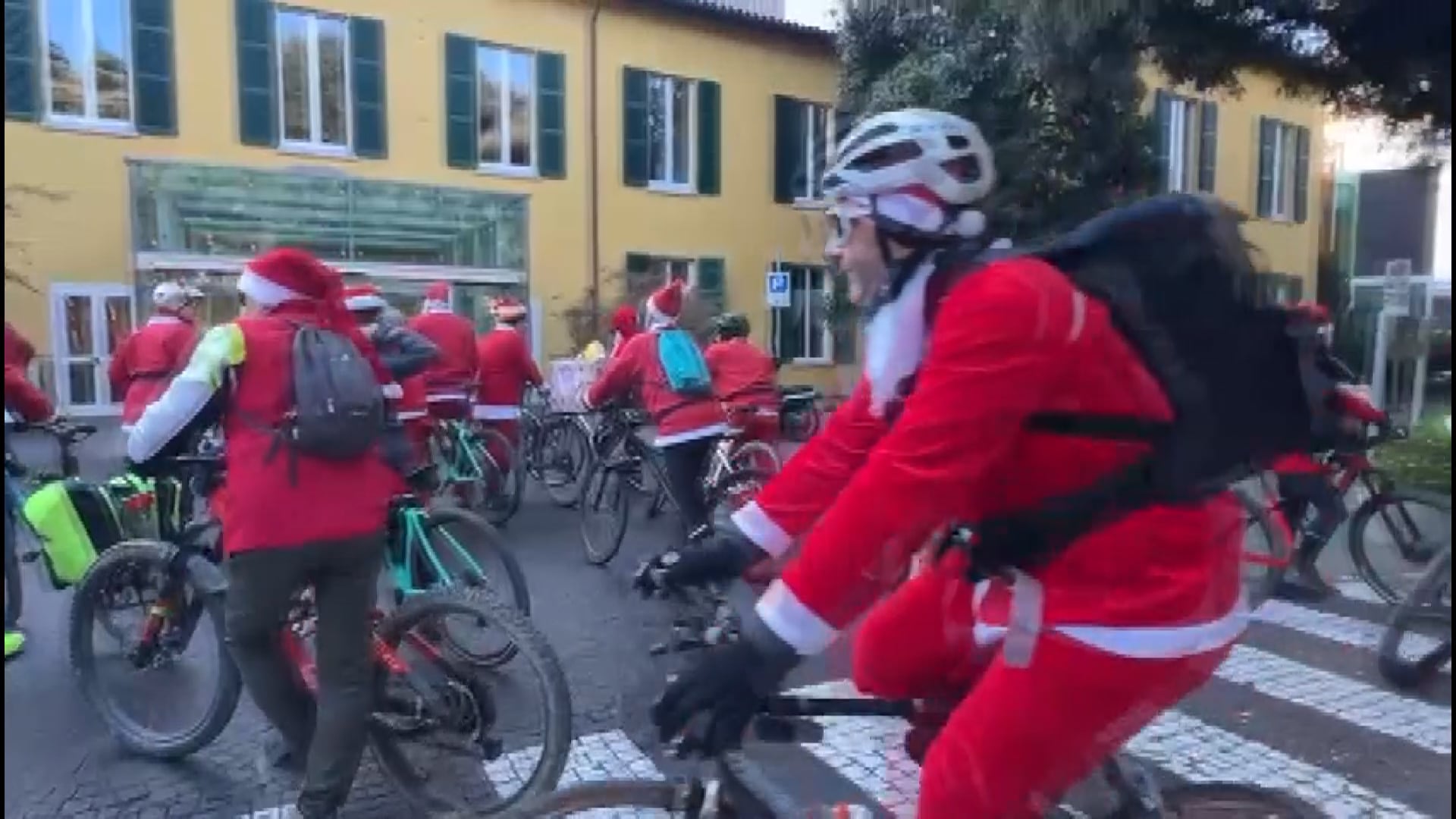 I Babbi Natale in bici per il cuore al Sant’Orsola