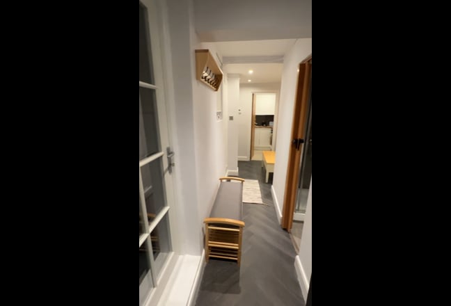 Cozy 1b1b next to Baker Street Main Photo