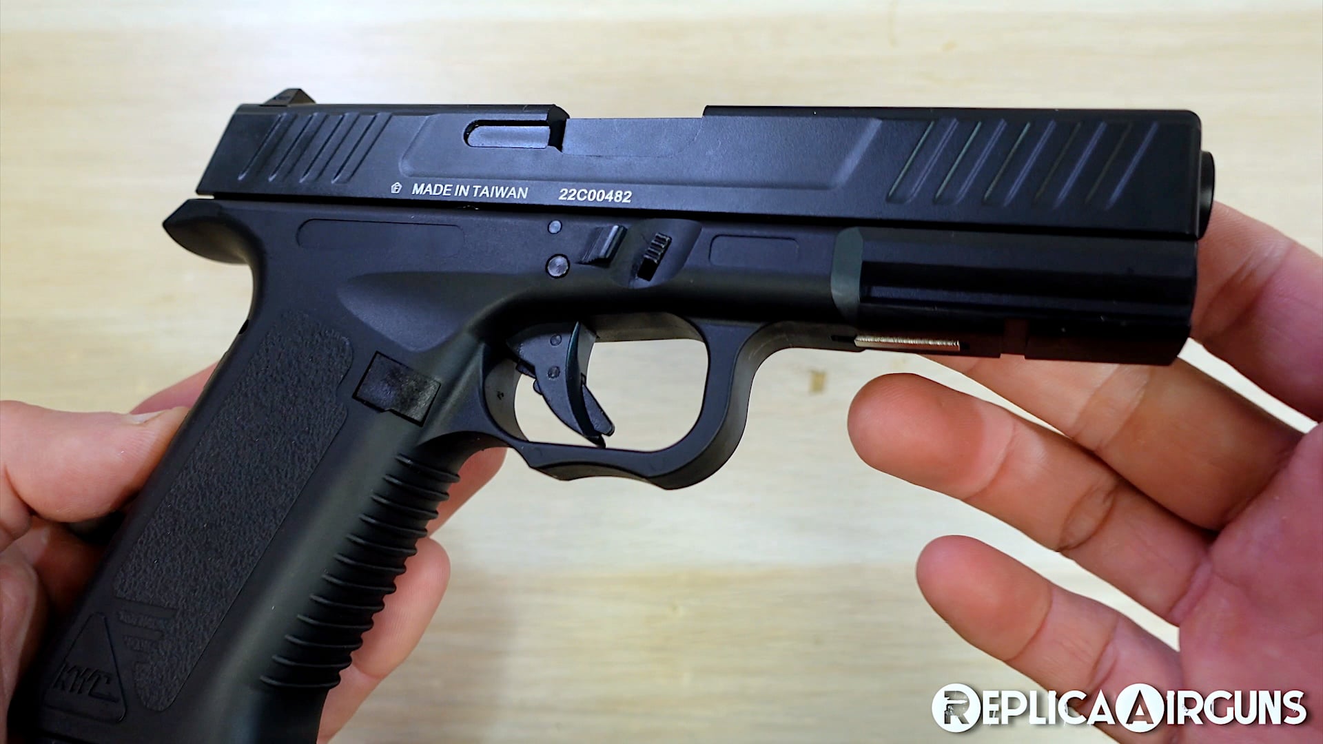 KWC 18 CO2 Blowback Steel BB Pistol Table Top Review