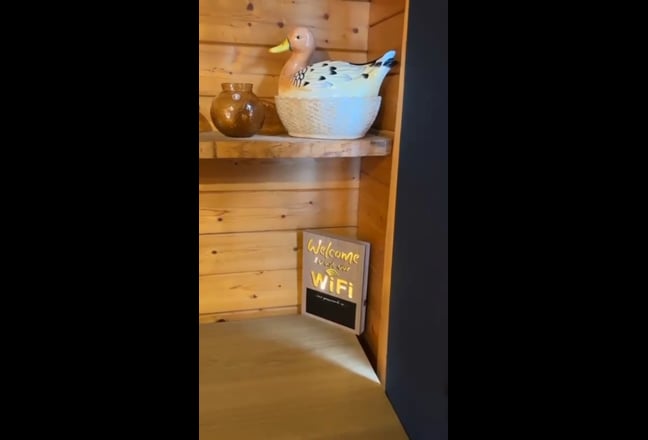 Spacious Studio Room - RM3 9HA Main Photo