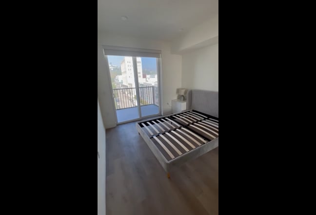 Brand-New Private Bedrooms in Hollywood Main Photo