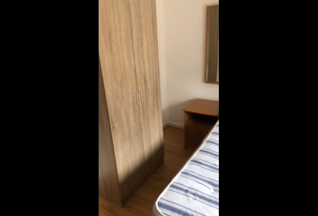 Bright Double Room Available – CT2 7HH  Main Photo