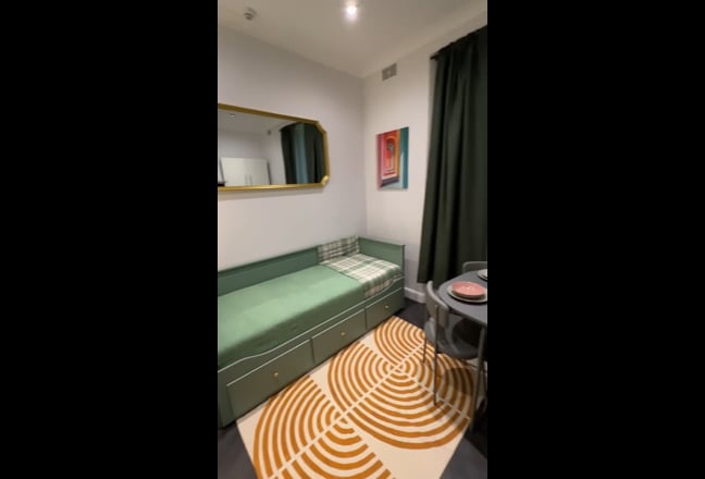 High Ceiling 1B1B next to Baker Street ( 2 beds)  Main Photo