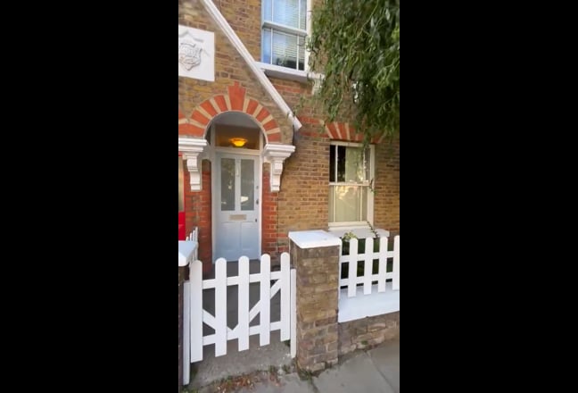 Great size, sunny bedroom in a spacious house Main Photo