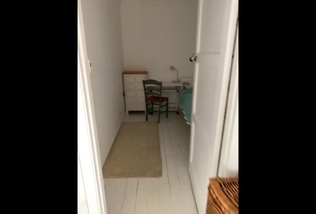 Single  room in chilled family house Main Photo