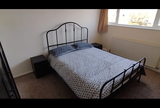 KING SIZE walk 2 Farnborough North & Main Station Main Photo