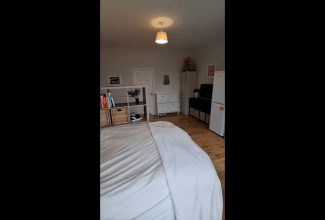 Bright studio 3min to Balham tube/rail station Main Photo