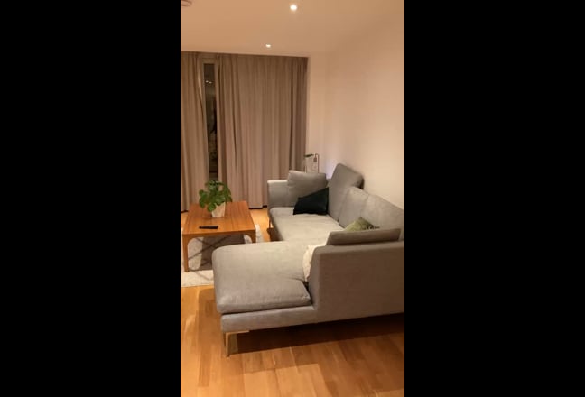 Cosy Room in Modern Townhouse Main Photo