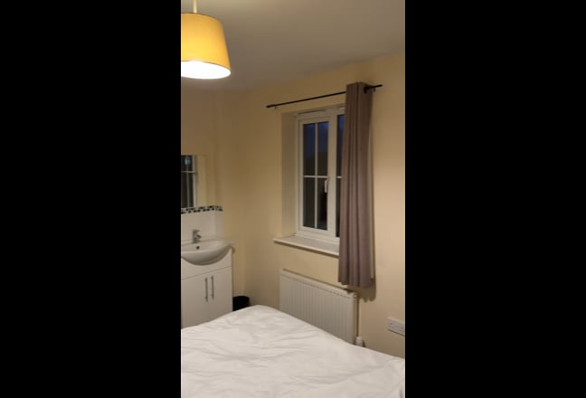 Single room available  Main Photo