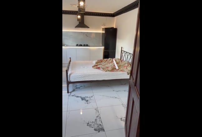 Clean Self Contained Studio on Wood Lane Isleworth Main Photo