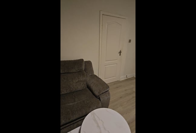 Big double room in a modern house with 1 other. Main Photo