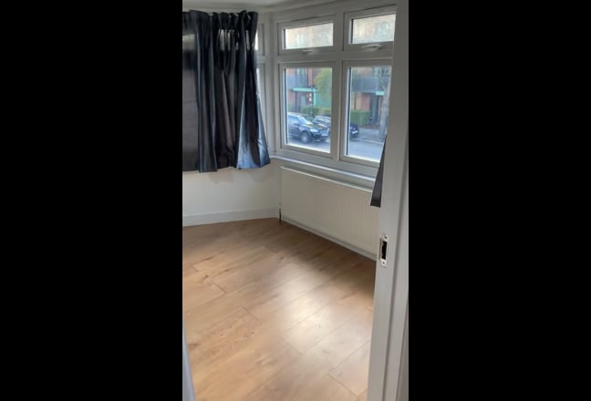 Doubleroom (located 3 mins walk to station) Main Photo