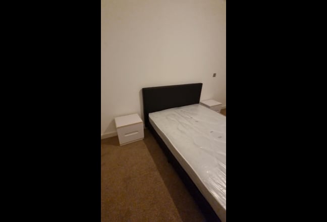 Spacious Newly Modern Furnished Double Bedroom  Main Photo