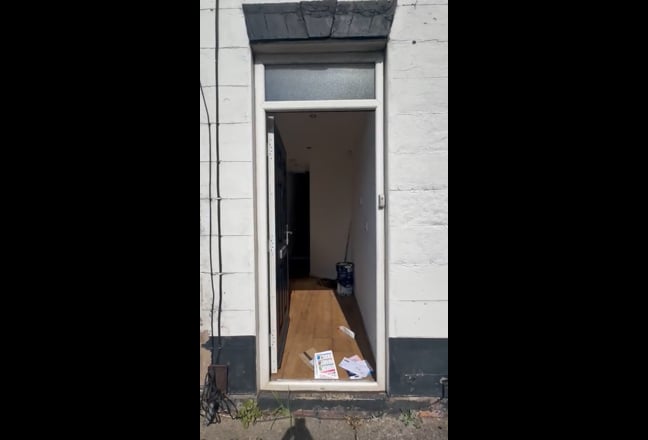 Spacious Room Availble-155 Mauldeth Road Main Photo