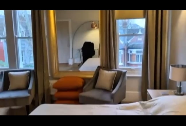 Next to Chiswick Business Park. Thorney Hedge .... Main Photo