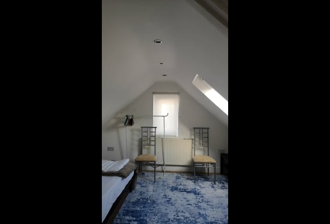 Furnished Single En-suite bedroom room Main Photo