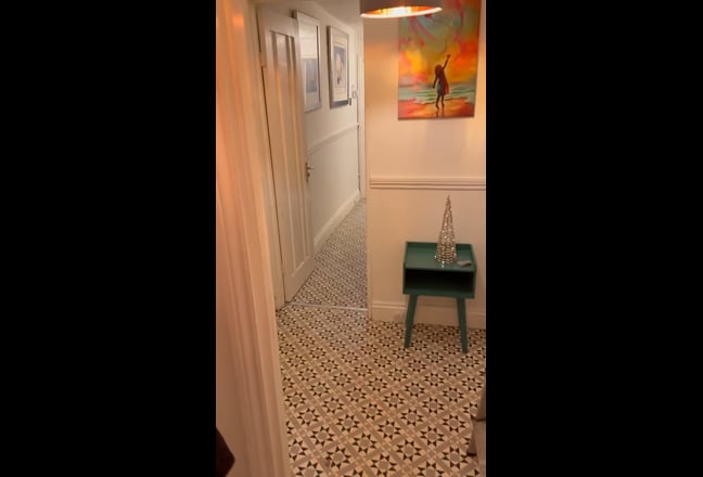 One bedroom and bathroom , TOWN CeNTRE /  Main Photo