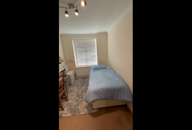 Attractive townhouse next to Chigwell station Main Photo