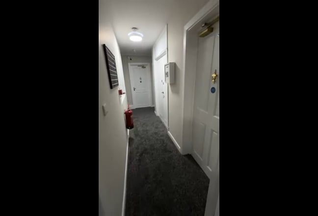 En-suite room opposite Ilford station  Main Photo