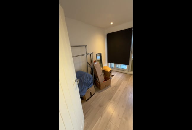 Spacious Double room available NOW Main Photo