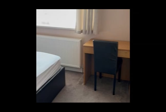 Stunning Double Ensuite Furnished Room UB7 Main Photo