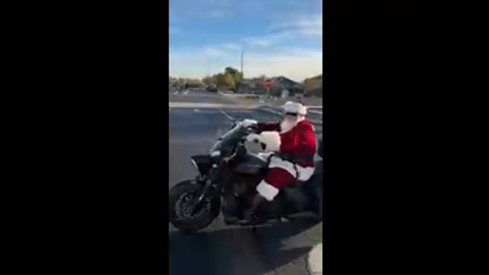 Promotional video thumbnail 3 for Santa Tiny