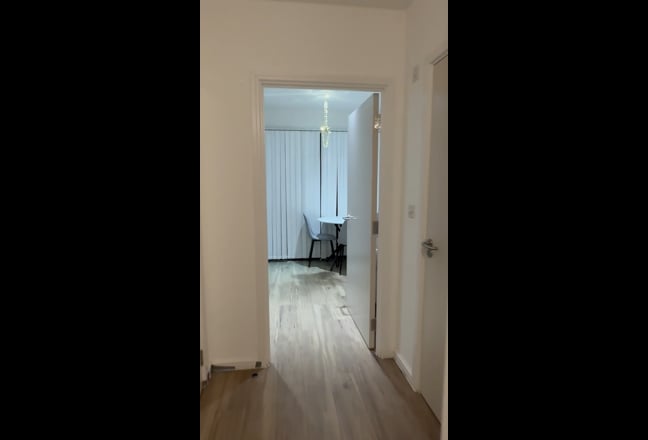 1 Double Room Available In a Clean Home  Main Photo