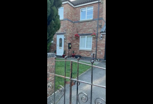  Single  occupancy  females preferred Main Photo