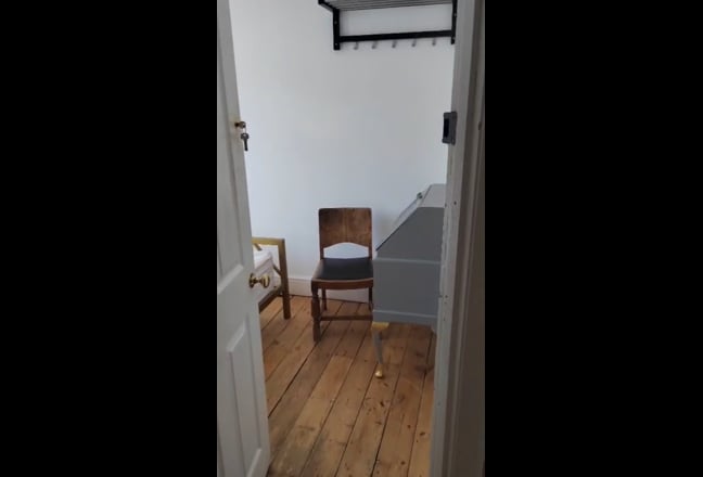 Small Double - along Elizabeth Line Main Photo