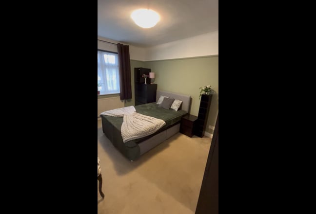 Good Size-High Spec Double Room to rent, Ealing –  Main Photo