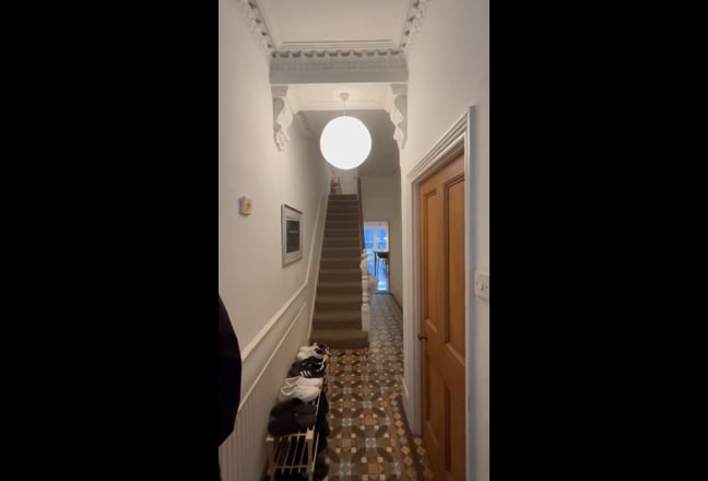 Top Floor Room in Four Bed House  Main Photo