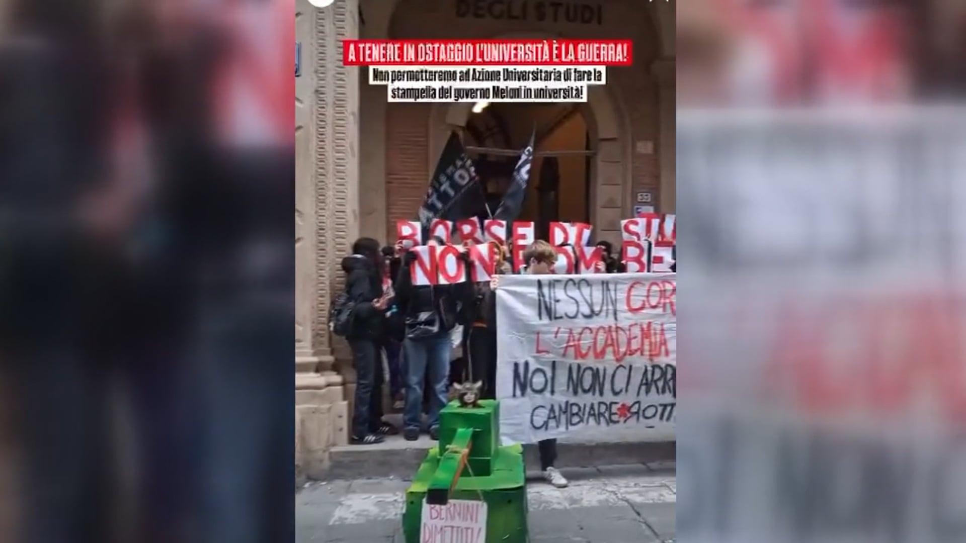 Blitz degli attivisti in Rettorato: la foto della ministra Bernini su un carro armato