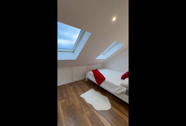 Top Floor Sudio with Balcony- Couple friendly!  Main Photo