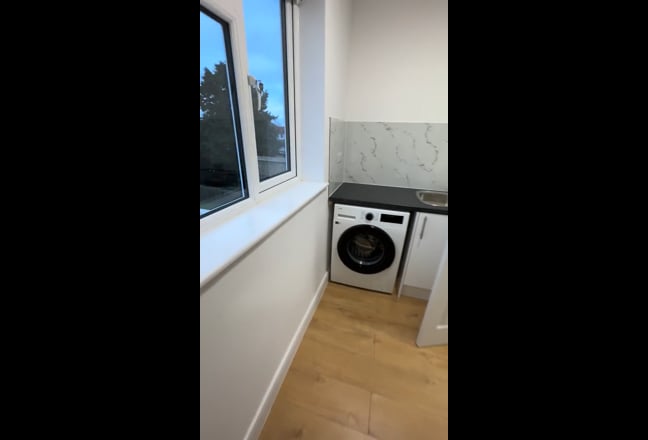 6 en-suite rooms in a fully refurbished house Main Photo