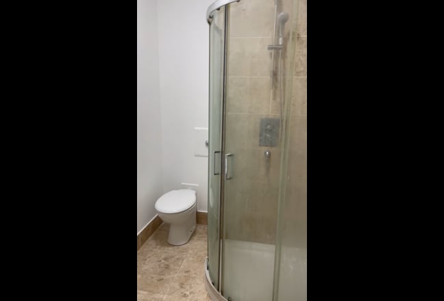 Massive double room with parking and garden   Main Photo