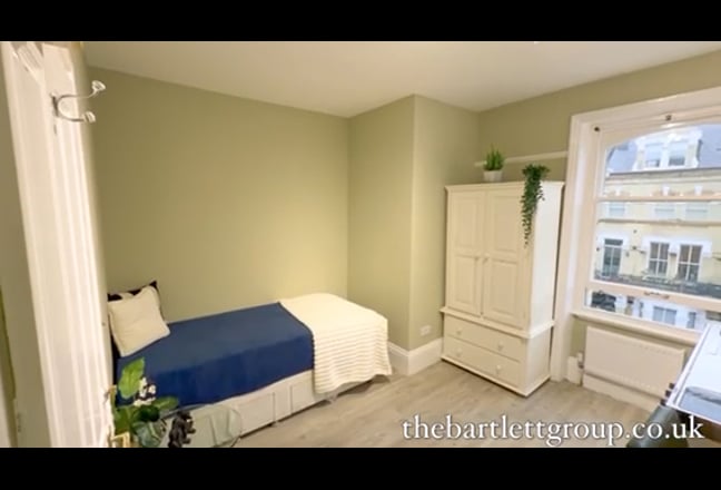 Single bedsit available in West Kensington Main Photo