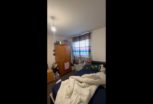 Double room in a well furnished house available  Main Photo