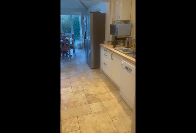 Two rooms in a family home Main Photo