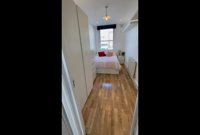 Cosy, bright room in lovely 3-bed Clapham Flat  Main Photo