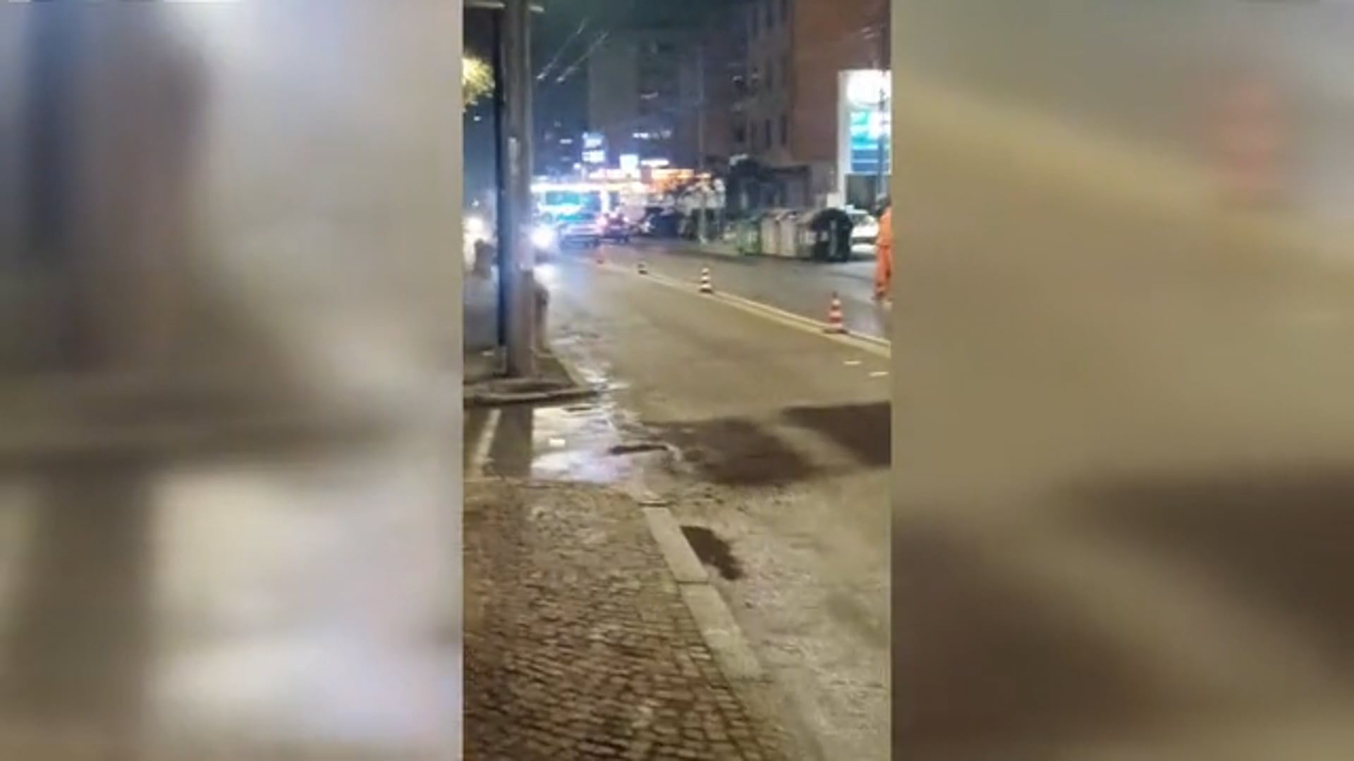 Guasto a conduttura idrica in via Massarenti a Bologna, tecnici di Hera al lavoro