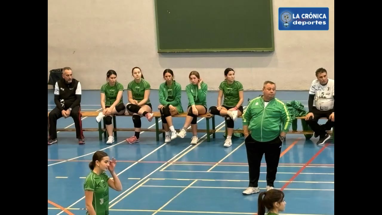 SALMA, INES, FERNANDO Y TOÑO (Jugadoras y Entrenadores Equipo Voleibol Femenino SMA Barbastro)