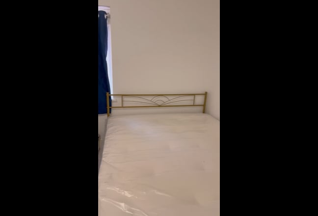 Beautiful King Size bedroom ( Female Household ) Main Photo