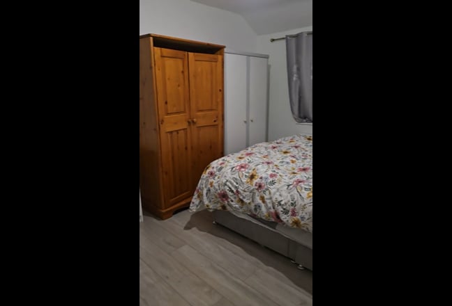 Box room prefer Female  Main Photo