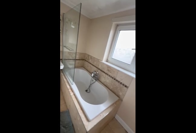 Large Studio Room for Couples or Single  Main Photo