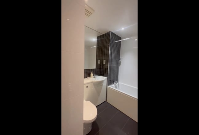 Double room in excellent flat in Canary Wharf Main Photo